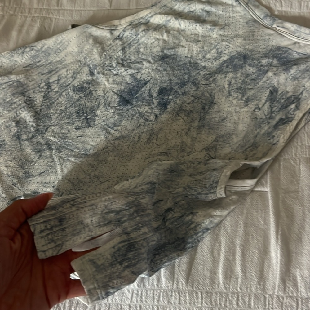 Lululemon light blue cropped tank - Picture 3 of 3